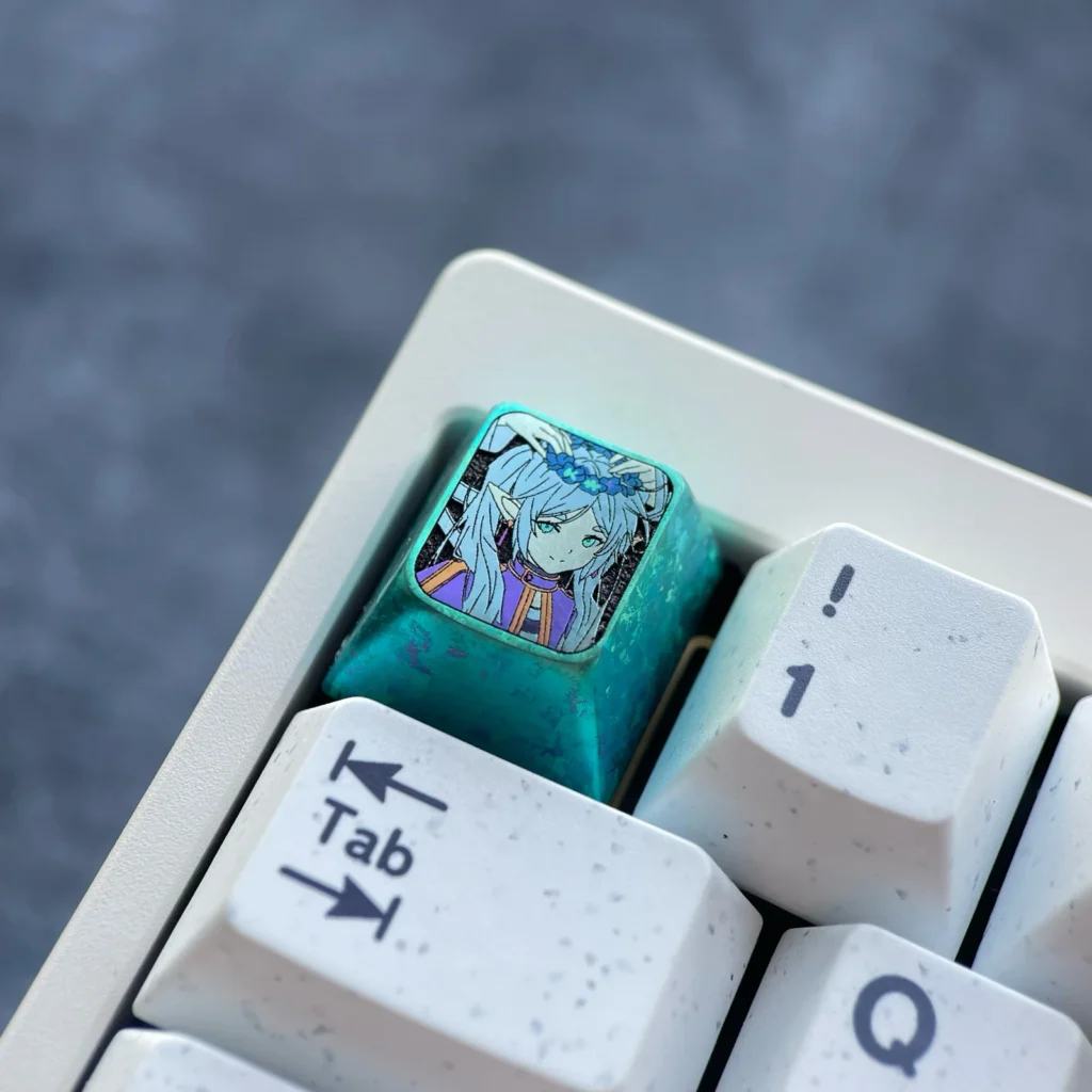 frierenbeyond-journeys-end-wreath-frieren-keycap-left