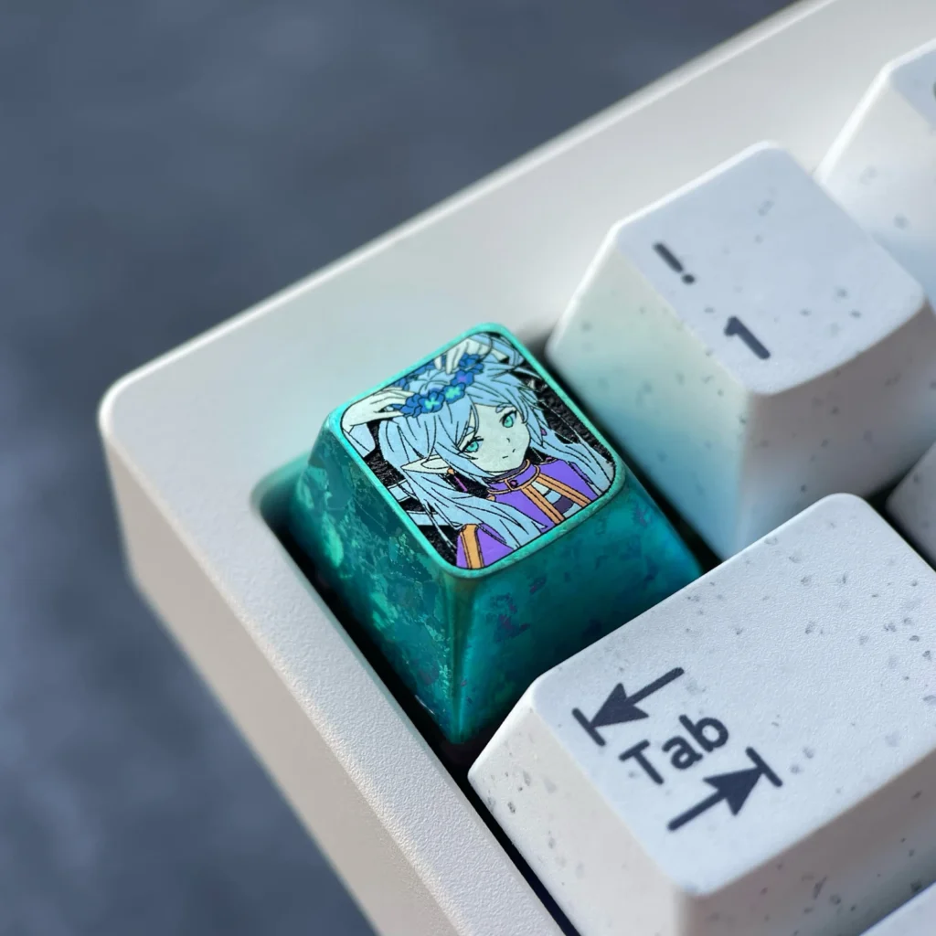frierenbeyond-journeys-end-wreath-frieren-keycap-right