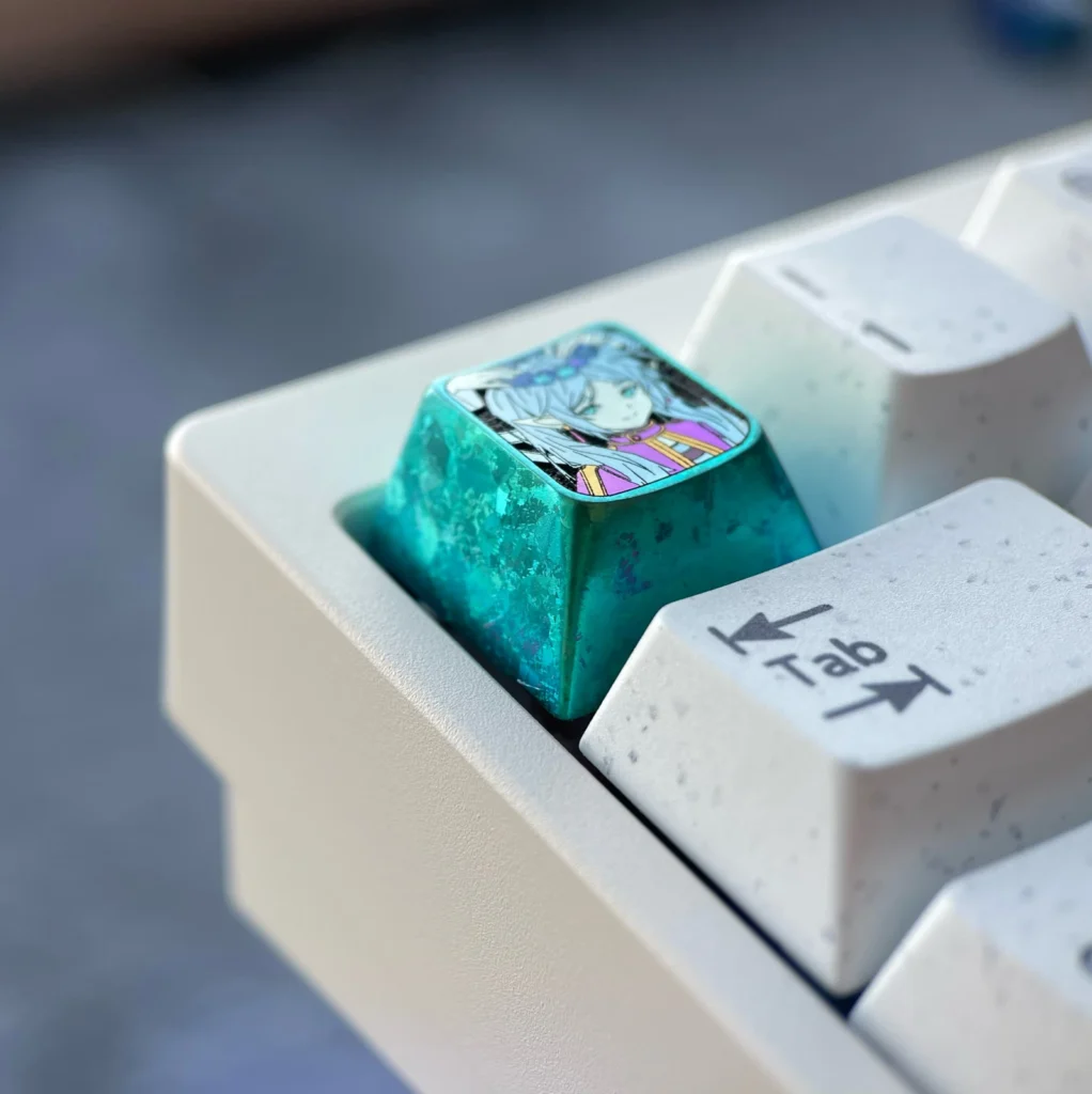 frierenbeyond-journeys-end-wreath-frieren-keycap-side