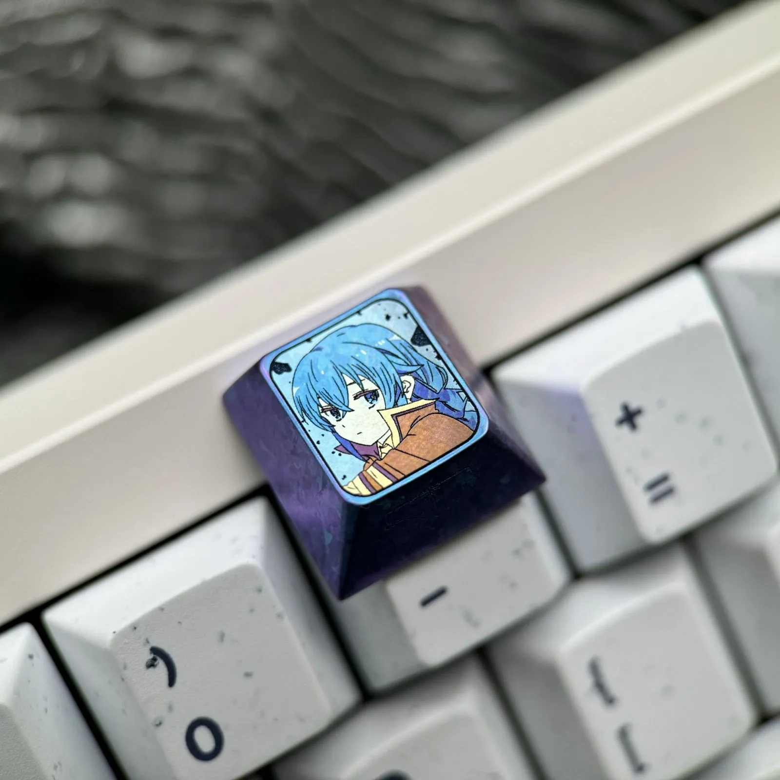 mushokutensei-roxy-migurdia-arrow-keys-keycaps-side2