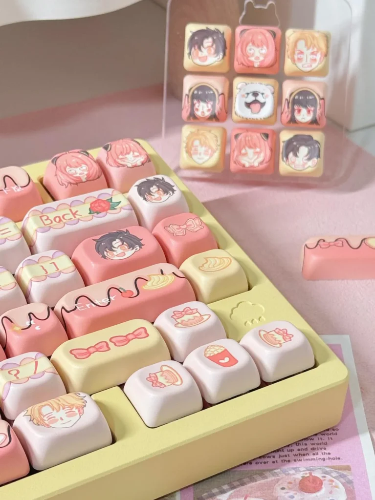 spyxfamily-anya-forger-series-keycap-set-front