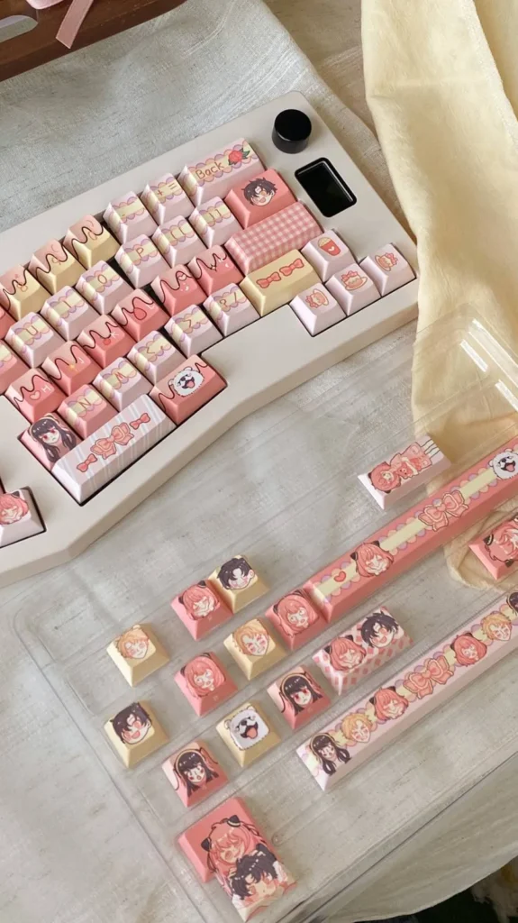 spyxfamily-anya-forger-series-keycap-set-upfront2