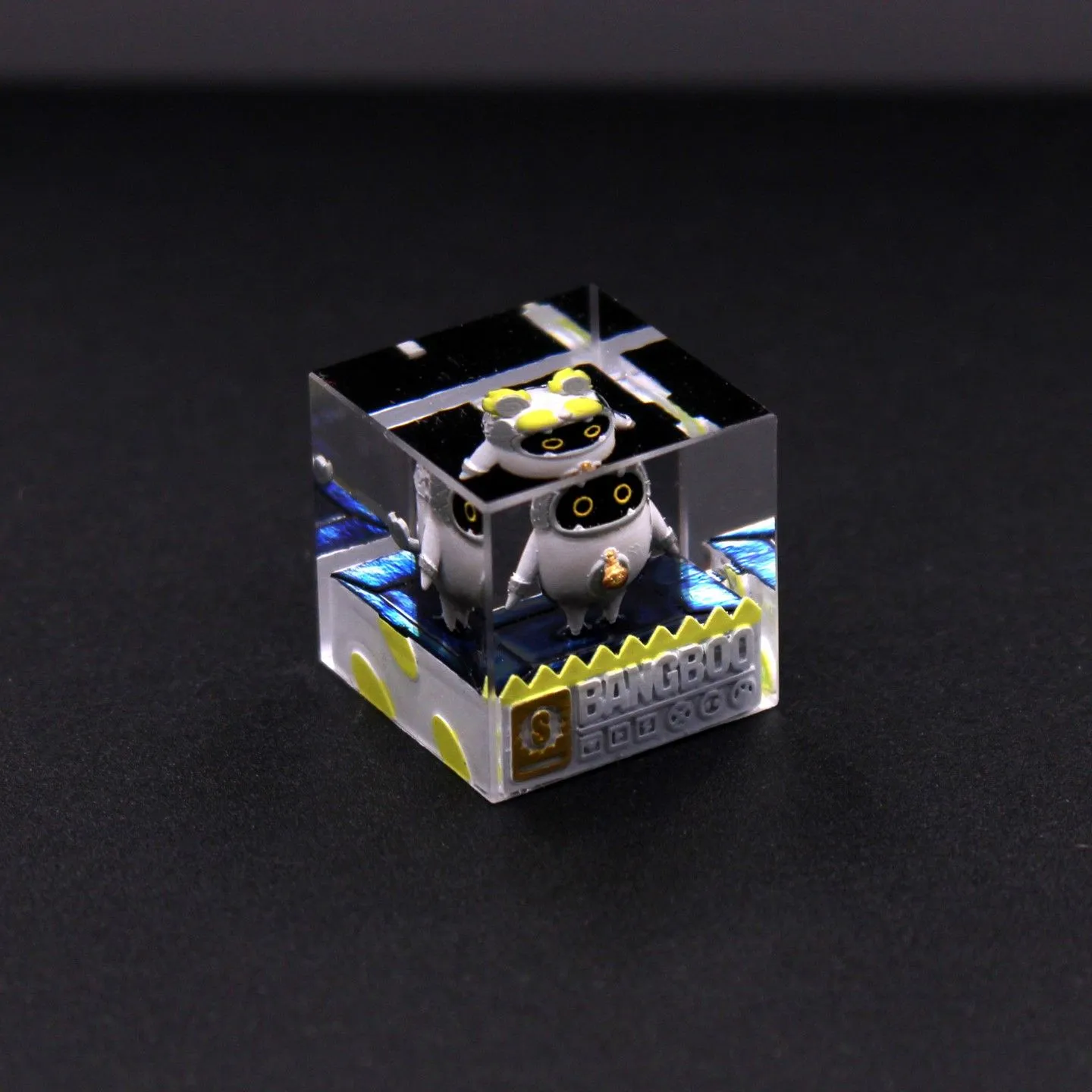 zenlesszonezero-bangboo-belion-transparent-keycaps-side