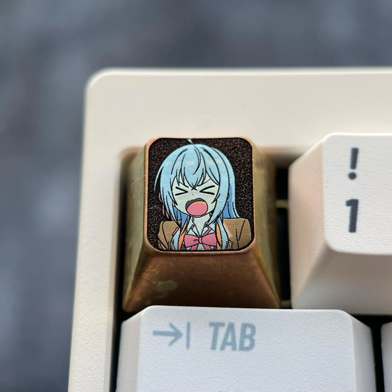 alisa -mikhailovna-kujou-keycaps-grey