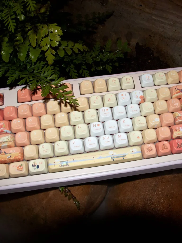 autumn-maple-walkers-series-keycap-set-upfront3