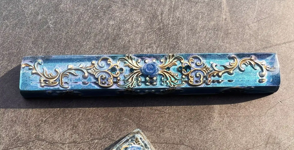 baroque-rose-space-key-transparent-keycaps-blue