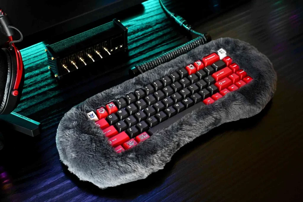 blazing-flame-oem-keycap-set-side
