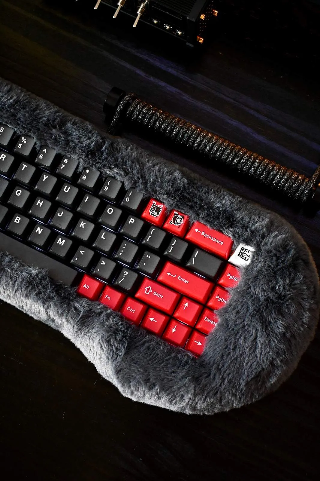 blazing-flame-oem-keycap-set-side2