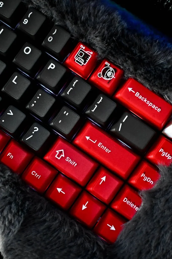 blazing-flame-oem-keycap-set-upfront2