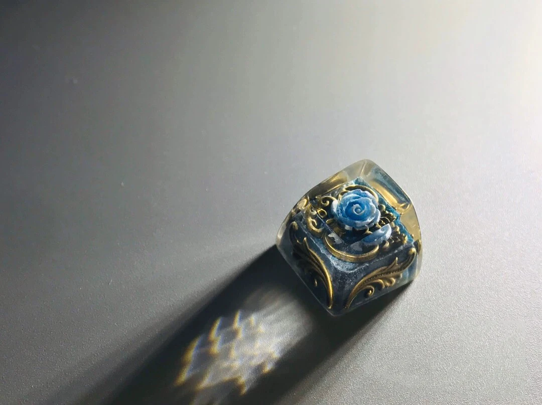 blue-enchantress-transparent-keycap-display