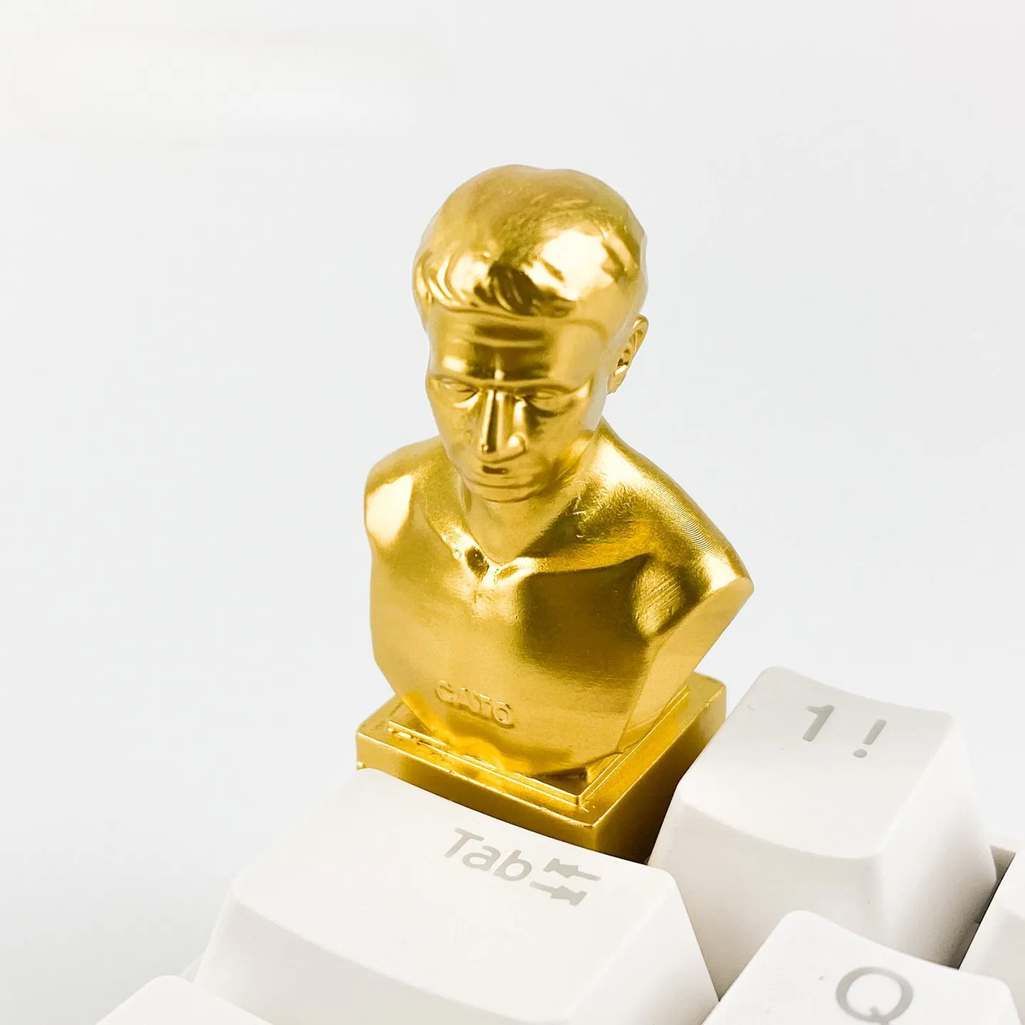 delta-force-bust-of-claudius-keycap-side2