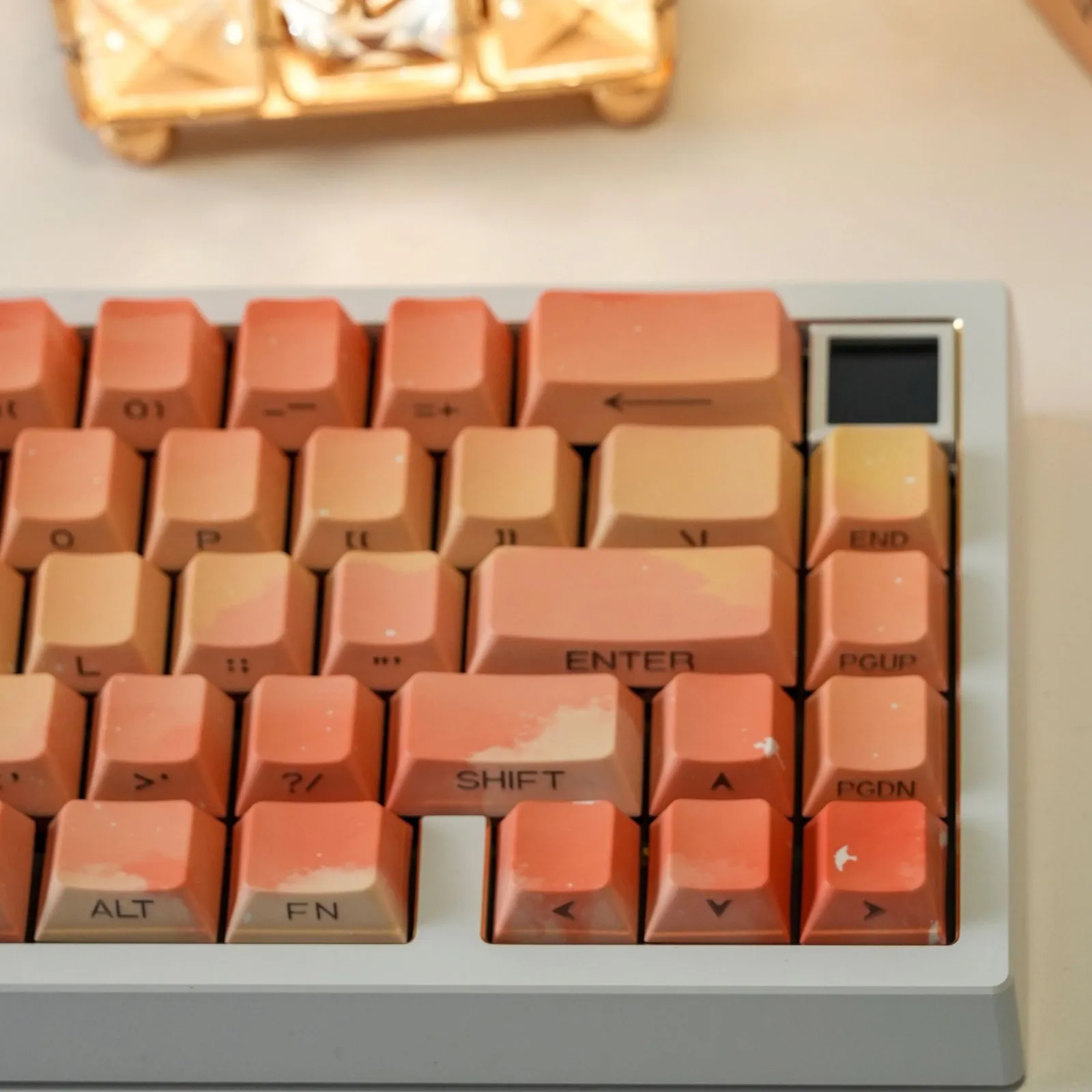 faint-fragrance-of-blossoms-oem-keycapset-front2