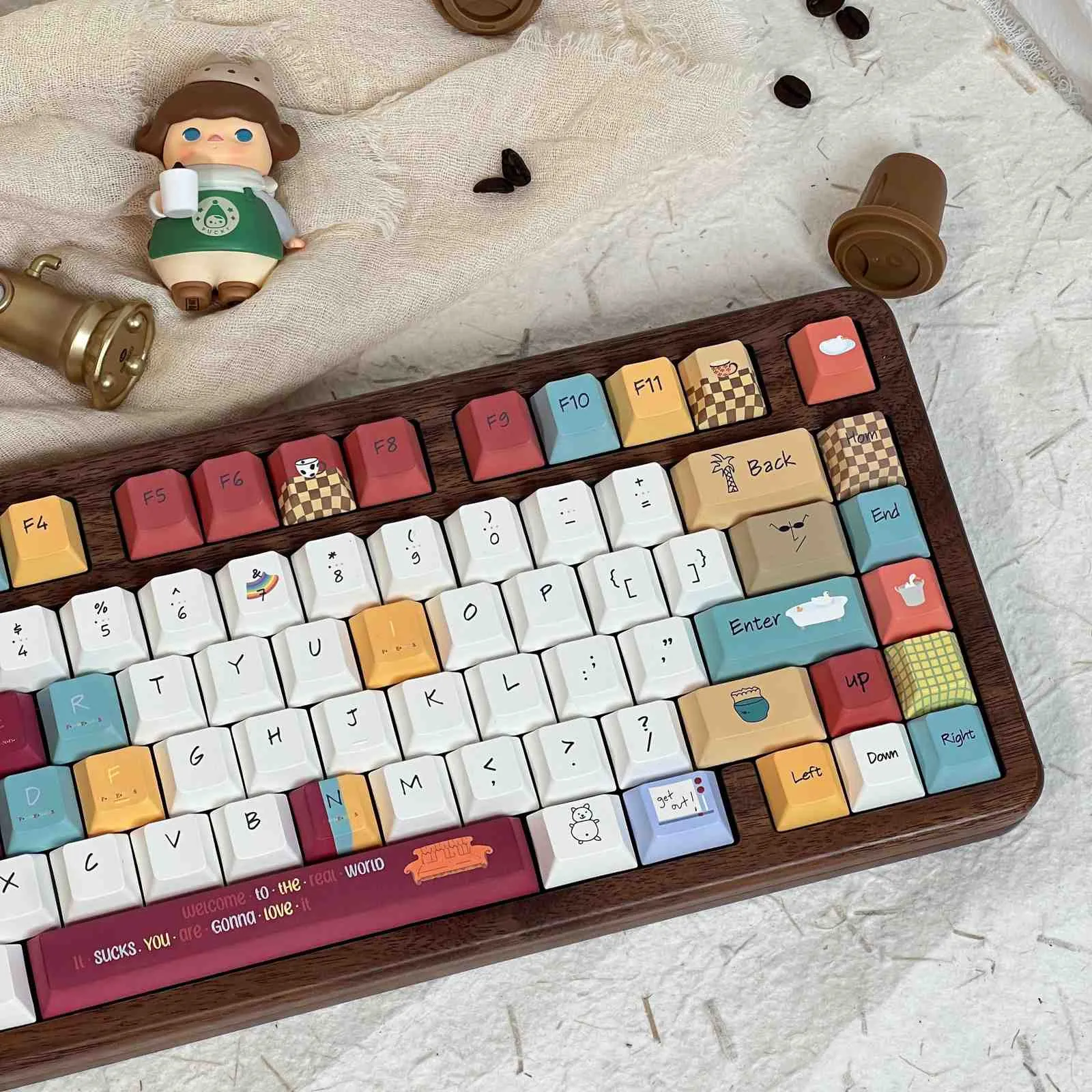 friendship-chronicles-series-keycap-set-side