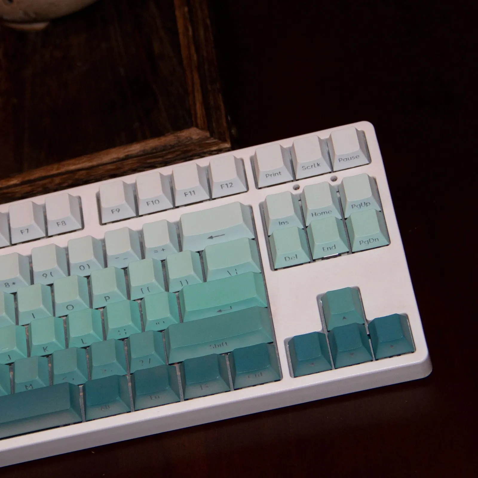 gradient-cyan-oem-keycap-set-front2