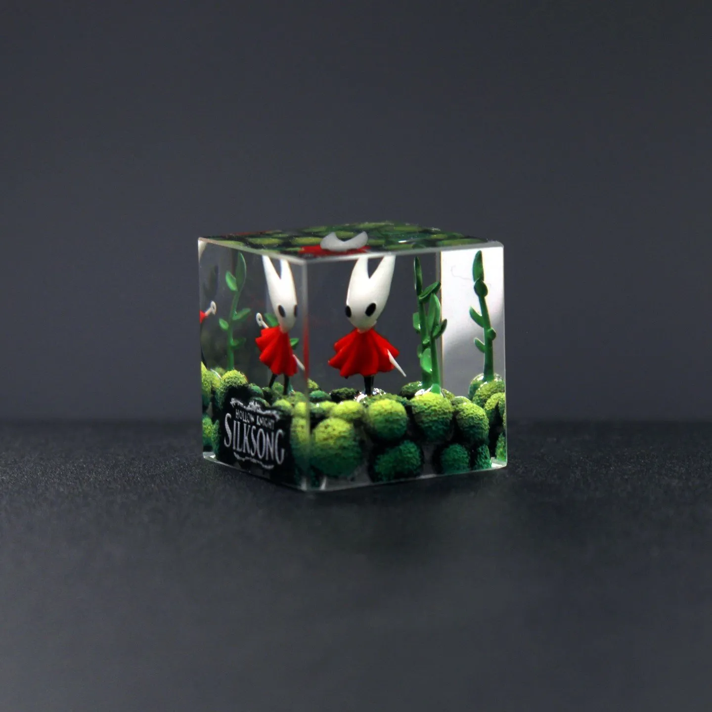 hollow-knight-silksong-hornet-transparent-keycap-side2