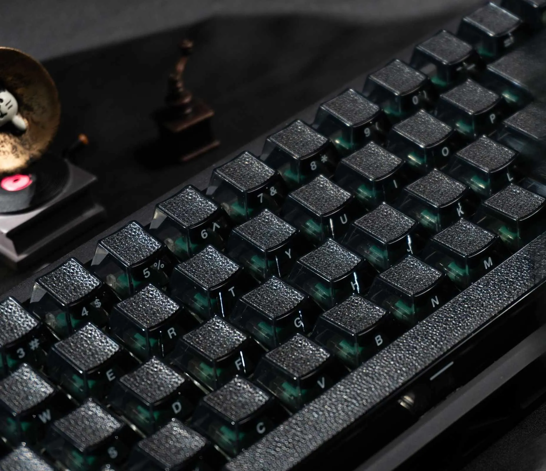 kesi-series-oem-minimal-keycap-set-side2