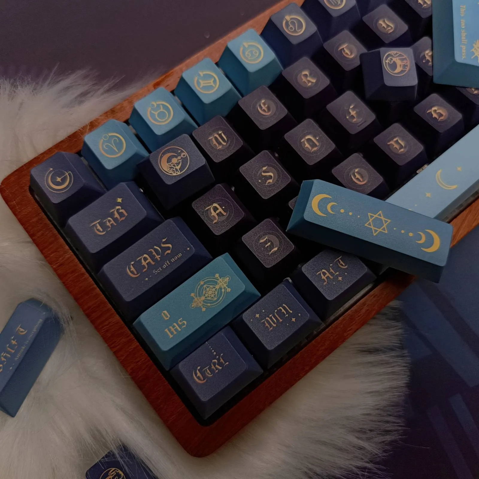 moon-rhythm-oem-keycap-set-side