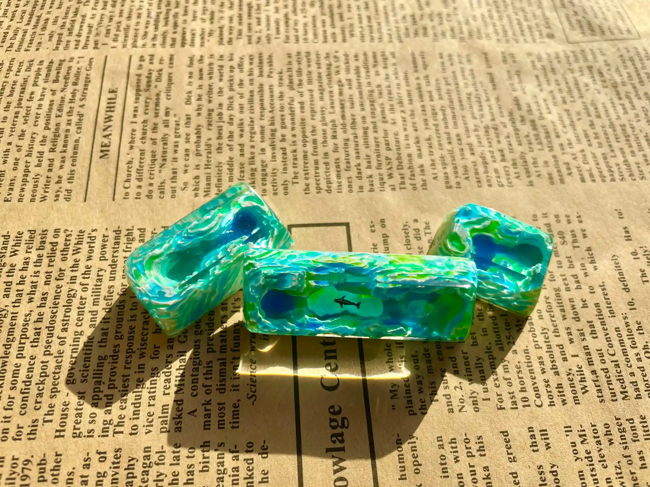 mountains-sea-transparent-keycaps-upside