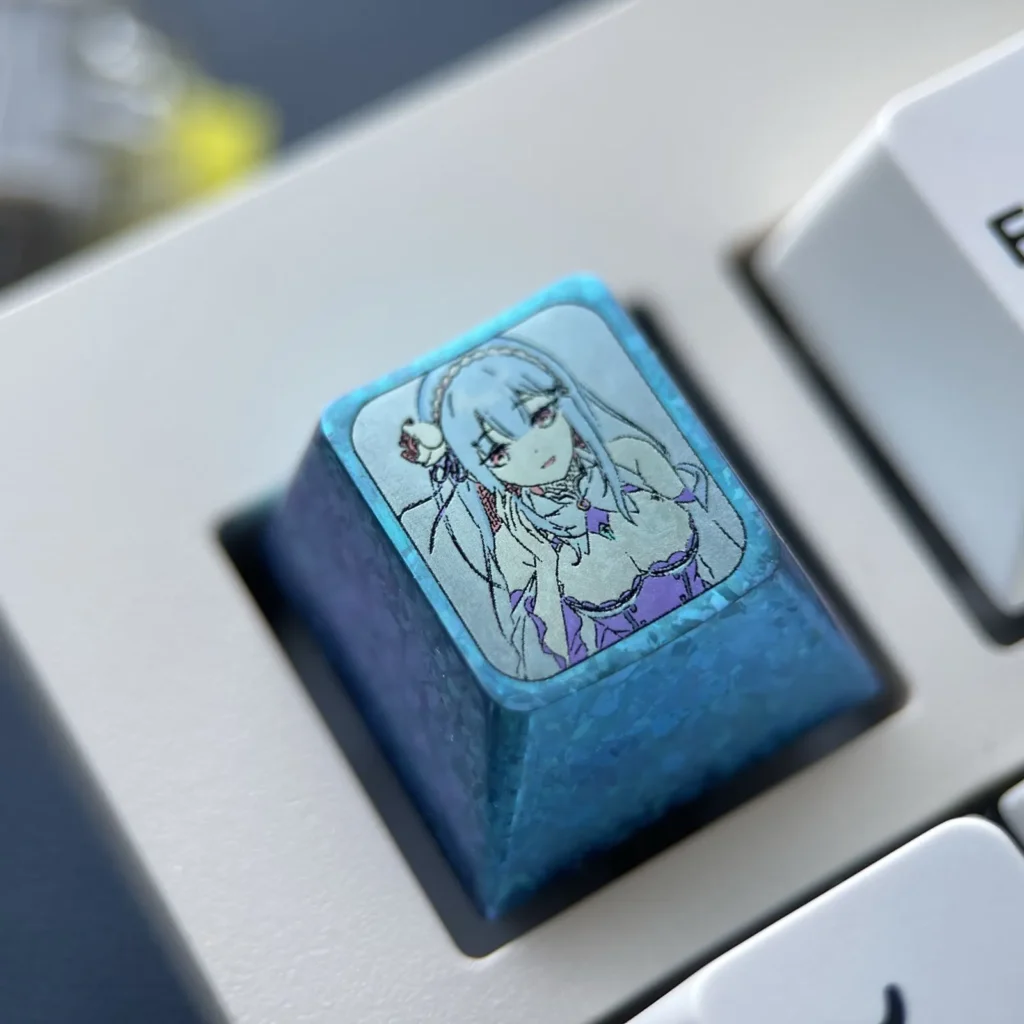 re-zero-emilia-smiling-keycap-side