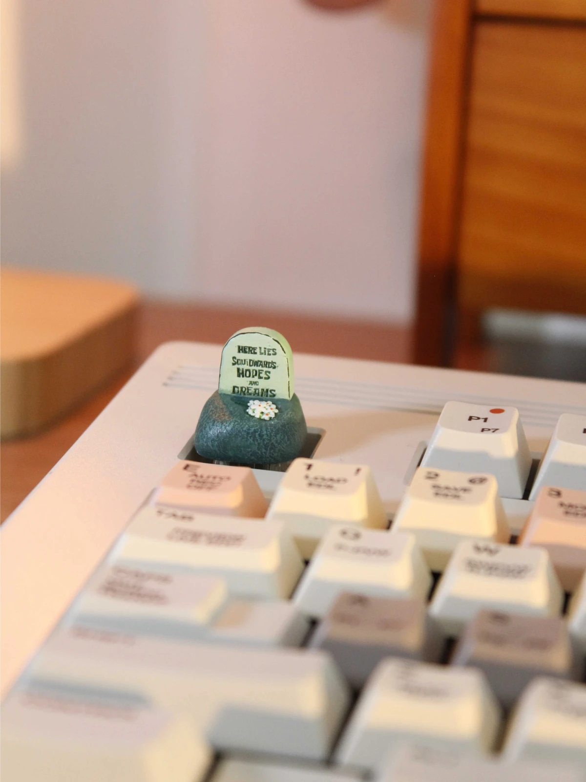 squidward-jq-tentacless-grave-keycap-display