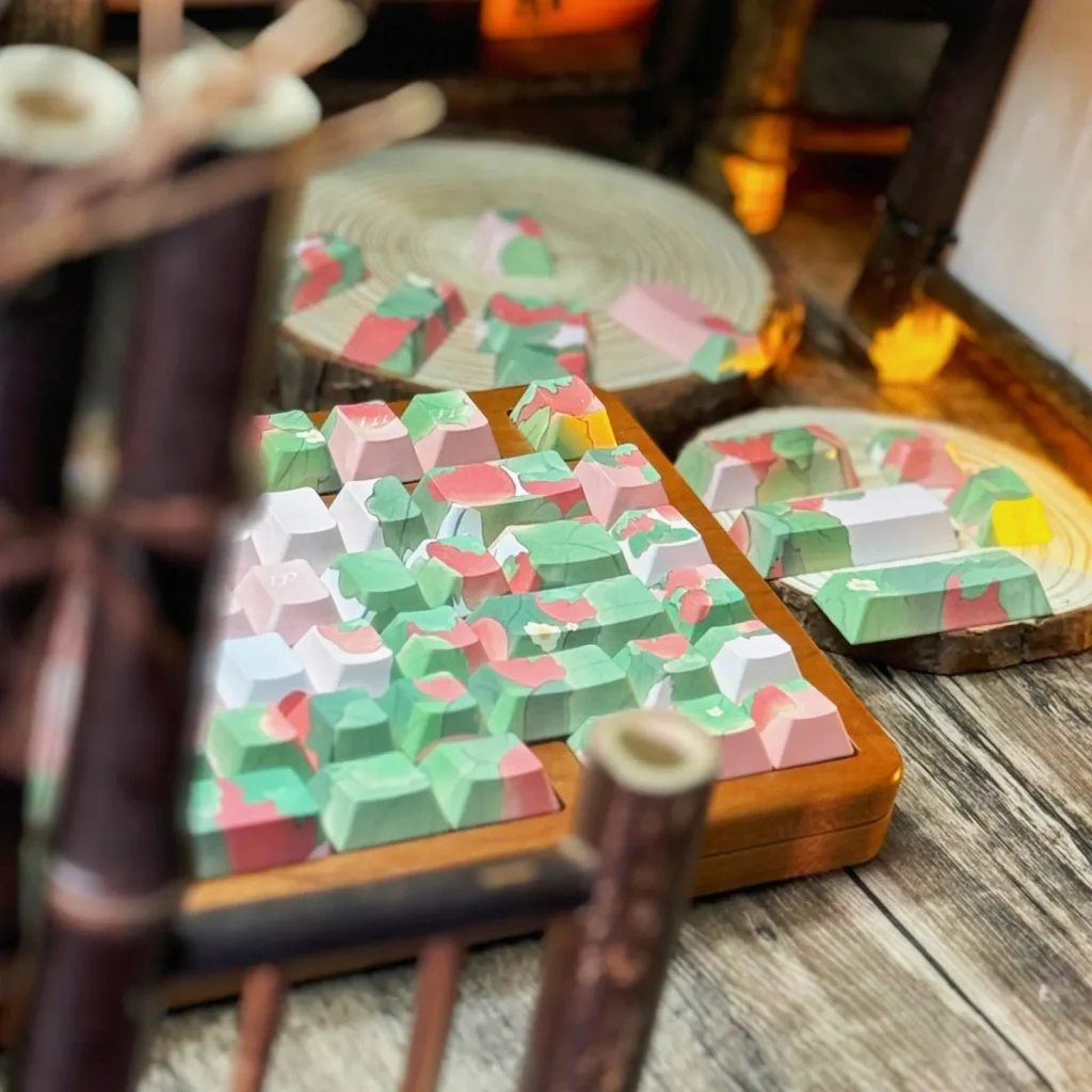 strawberries-series-keycap-set-front2