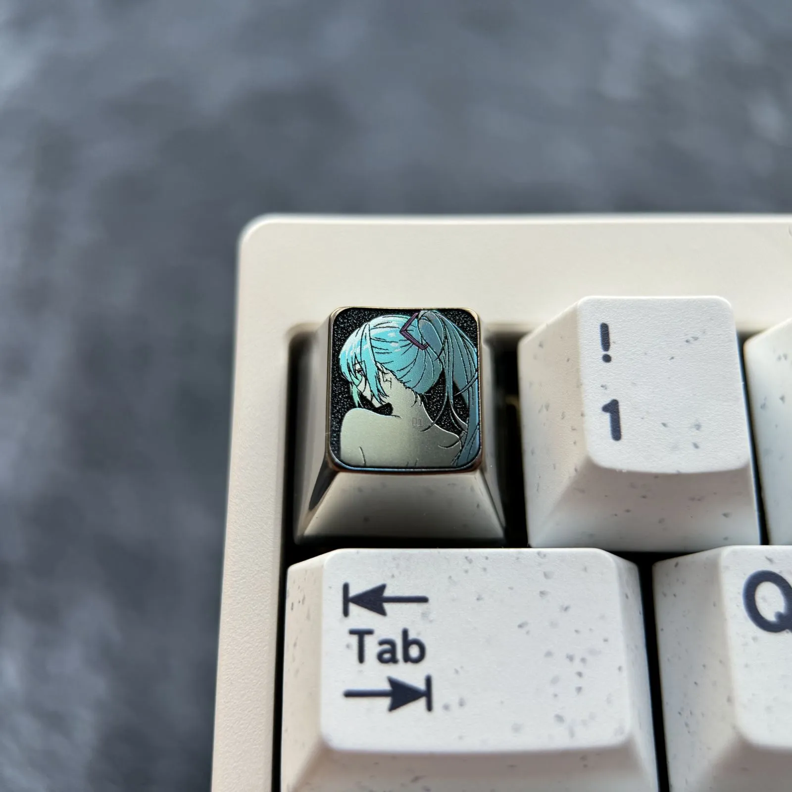 vocaloid-hatsune-miku-backside-view-keycaps-front2