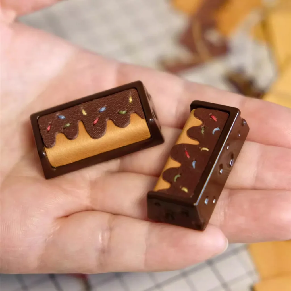 adorable-cake-themed-keycaps-front