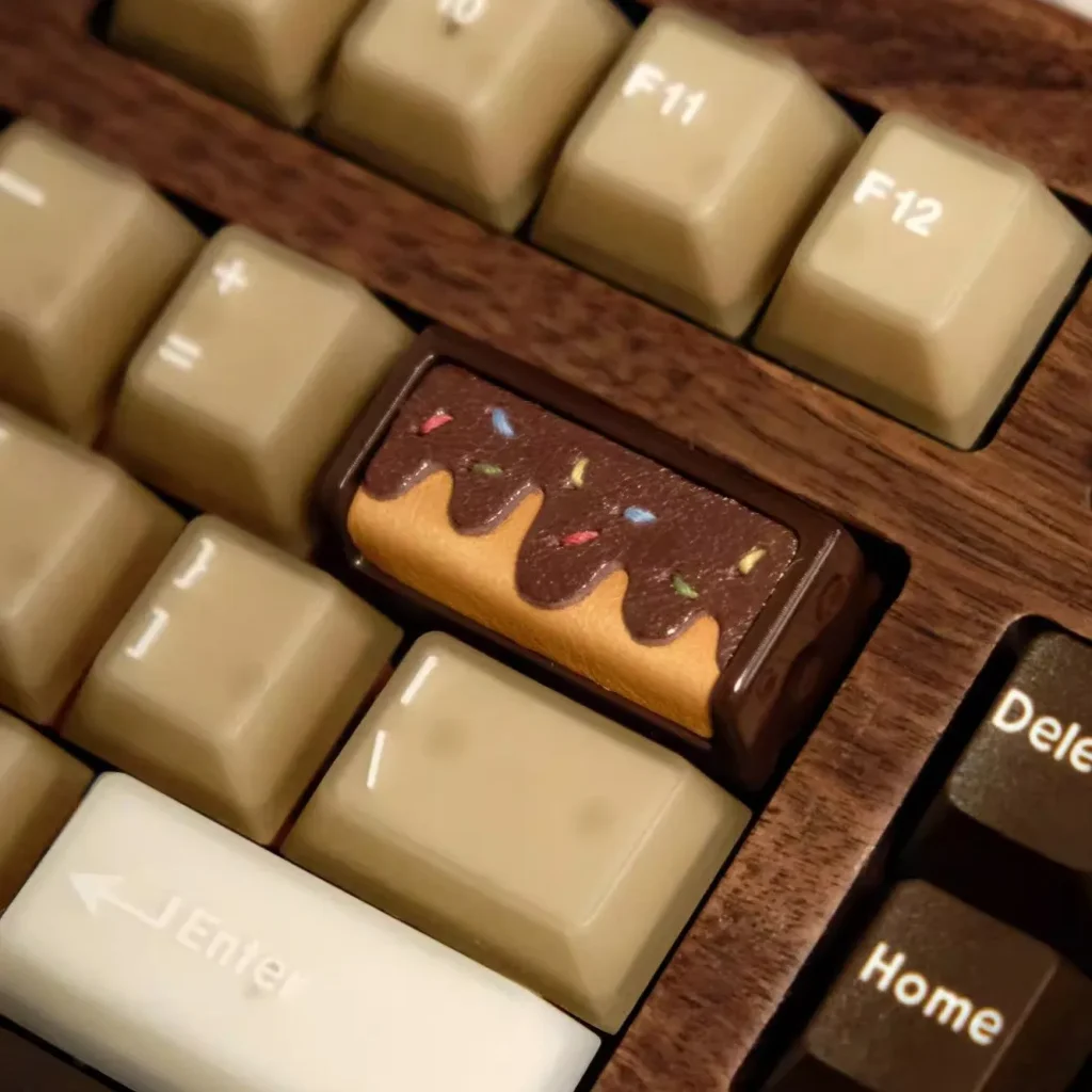 adorable-cake-themed-keycaps-side3