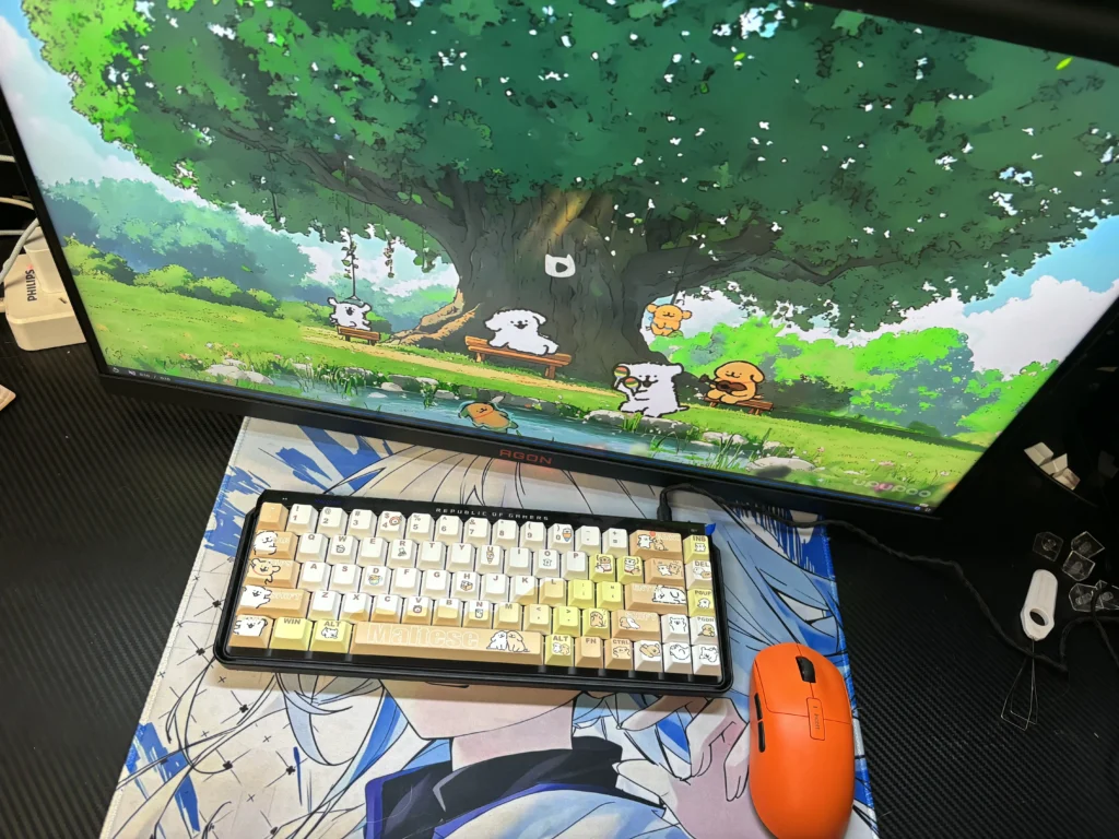 Maltese Dog Keycap Set gallery highlights adorable minimalist line art puppies and unique front-engraved legends. Discover the playful design and clean touch.