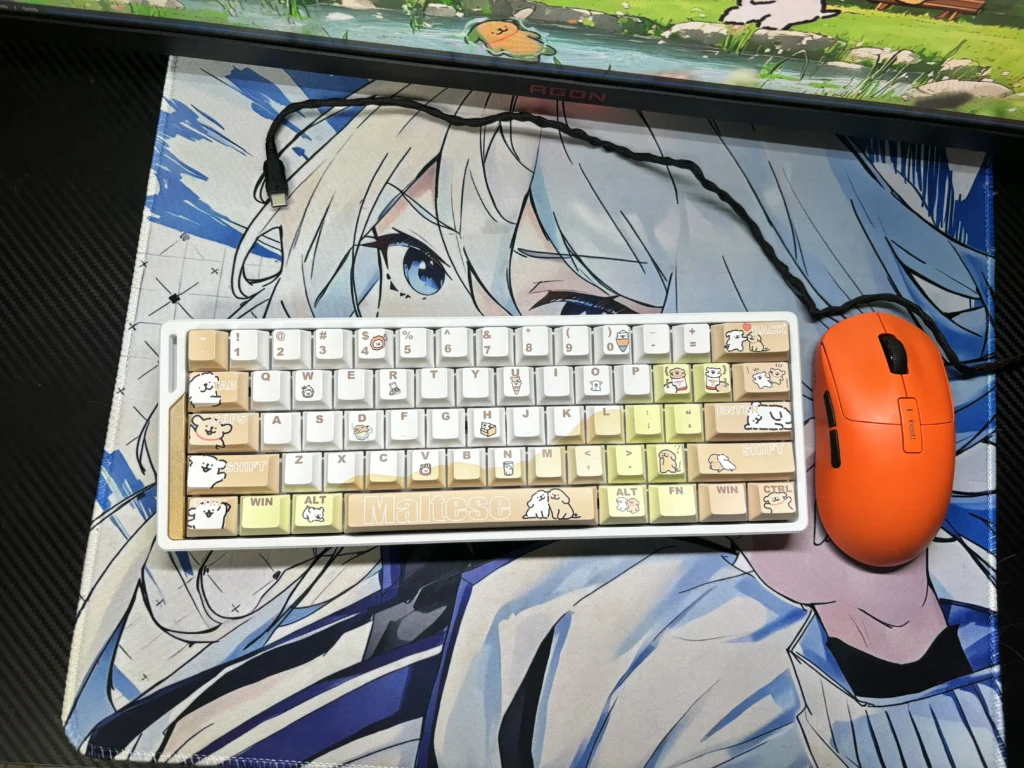 Playful Maltese Dog Keycap Set showcasing charming minimalist line art puppies and unique front-engraved legends for a heartwarming keyboard aesthetic.
