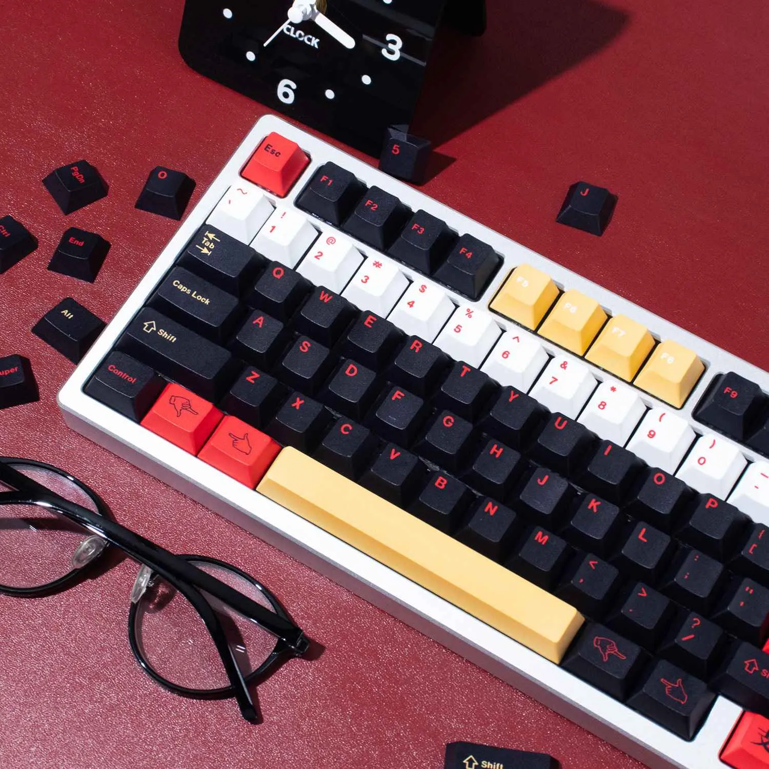 chainsaw-man-stylish-cherry-keycap-set-left2