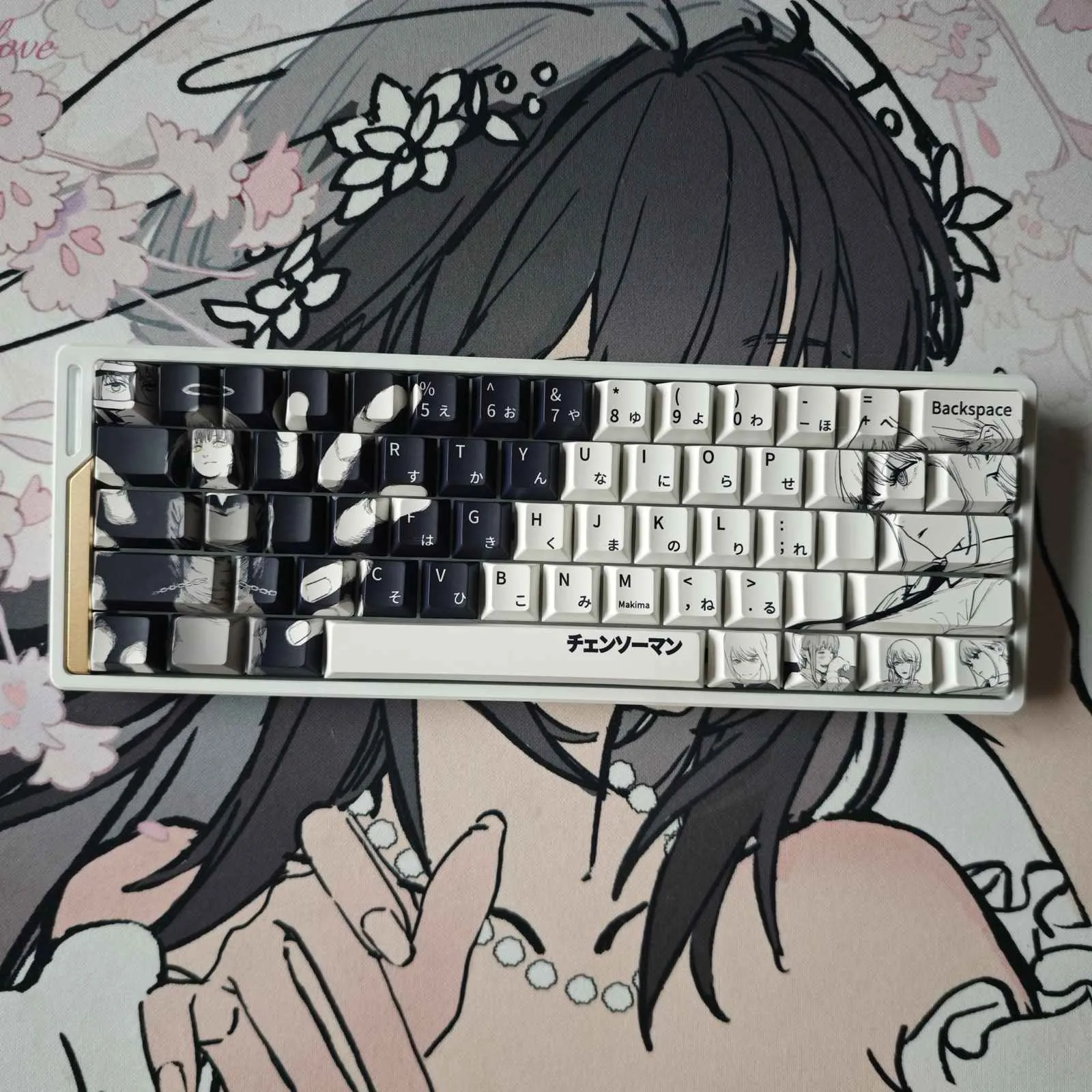 chainsawman-black-white-makima-cherry-keycapset-upfront