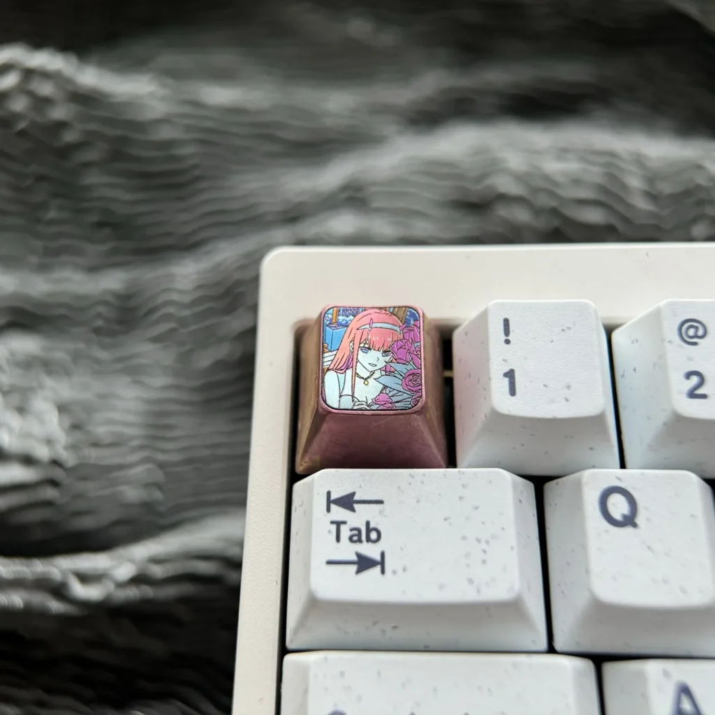 darlingin-thefranxx-zerotwo-with-flower-keycaps-red