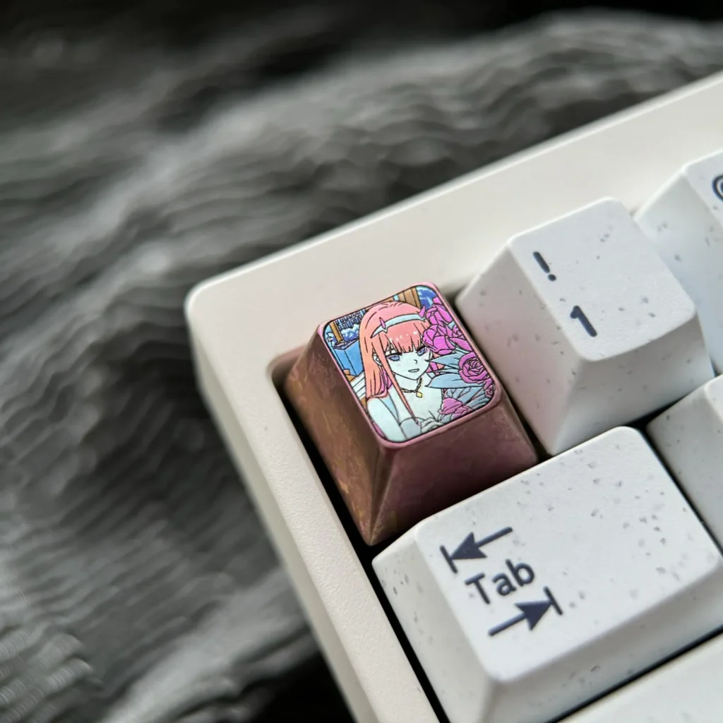 darlingin-thefranxx-zerotwo-with-flower-keycaps-side