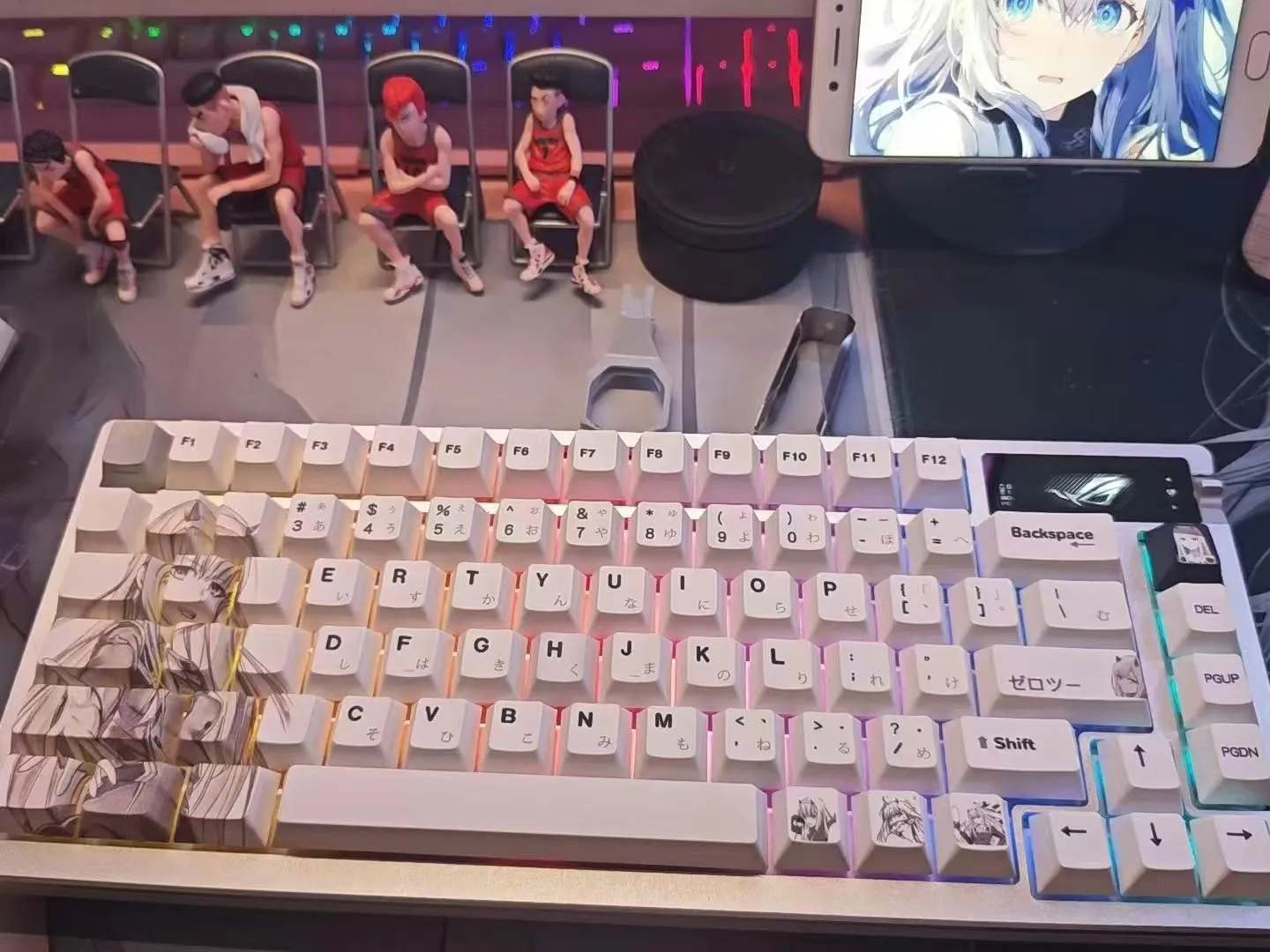 darlinginthefranxx-zero-two-cherry-keycap-set-upfront2