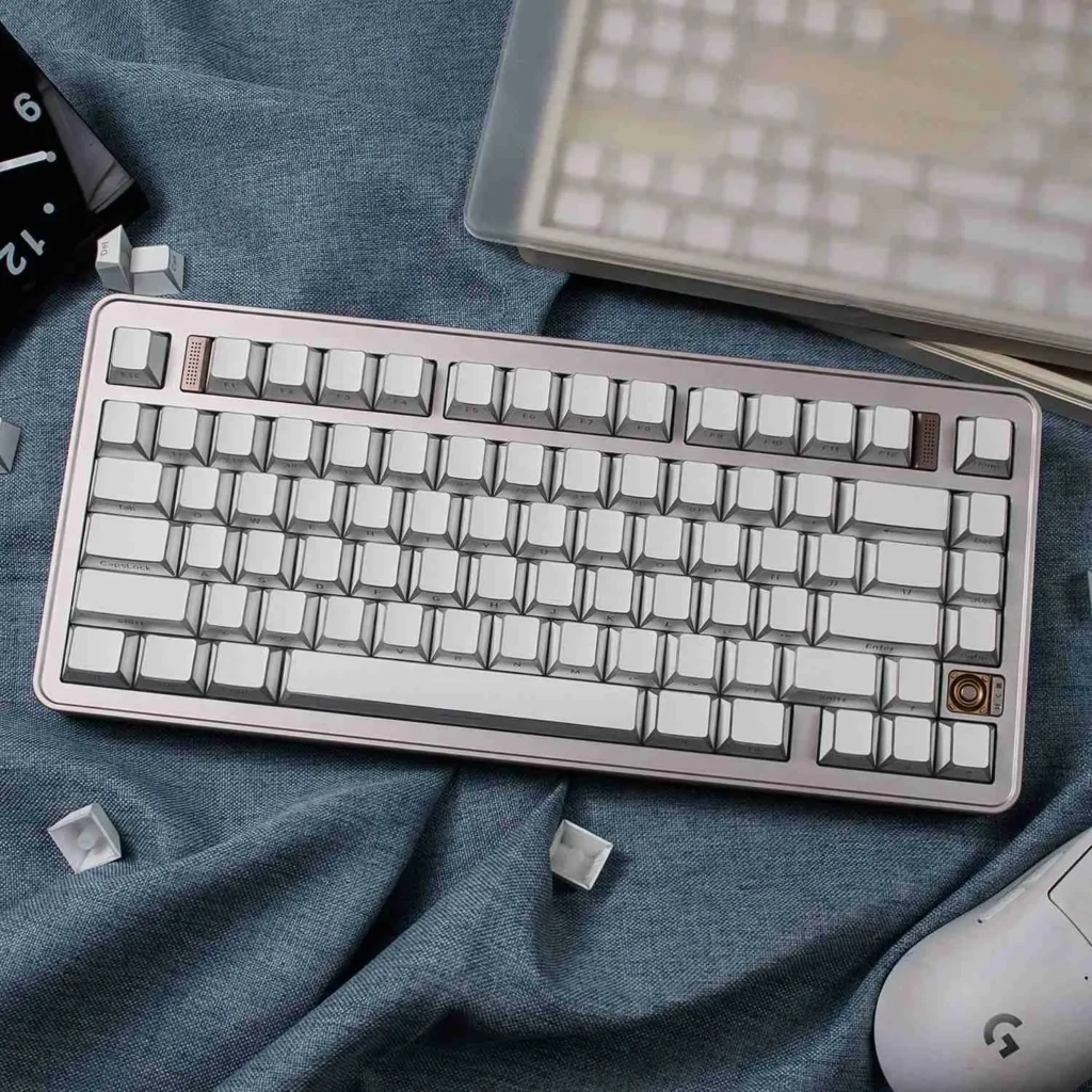 folded-shadow-cherry-minimal-keycap-set-cover