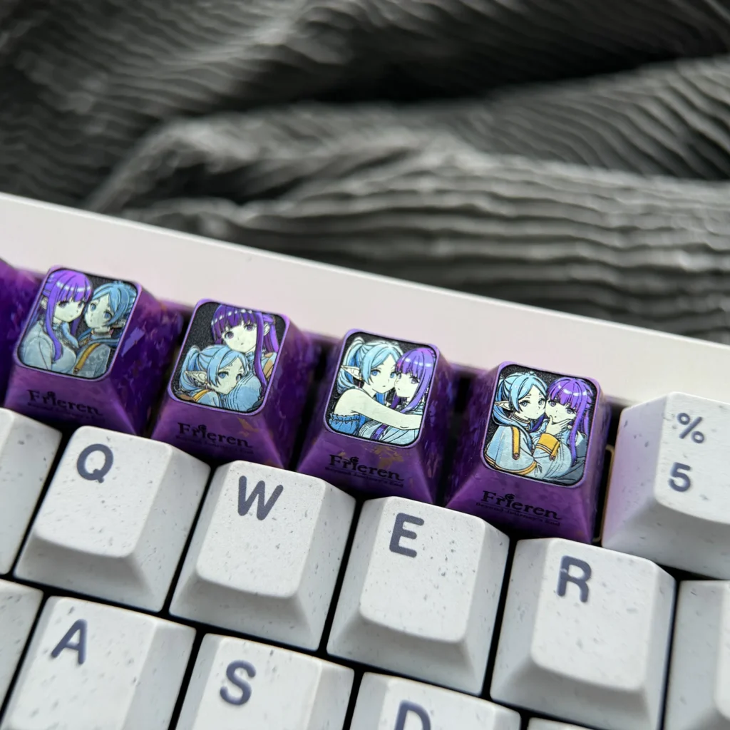 frierenbeyondjourneysend-frieren-fern-keycaps-display