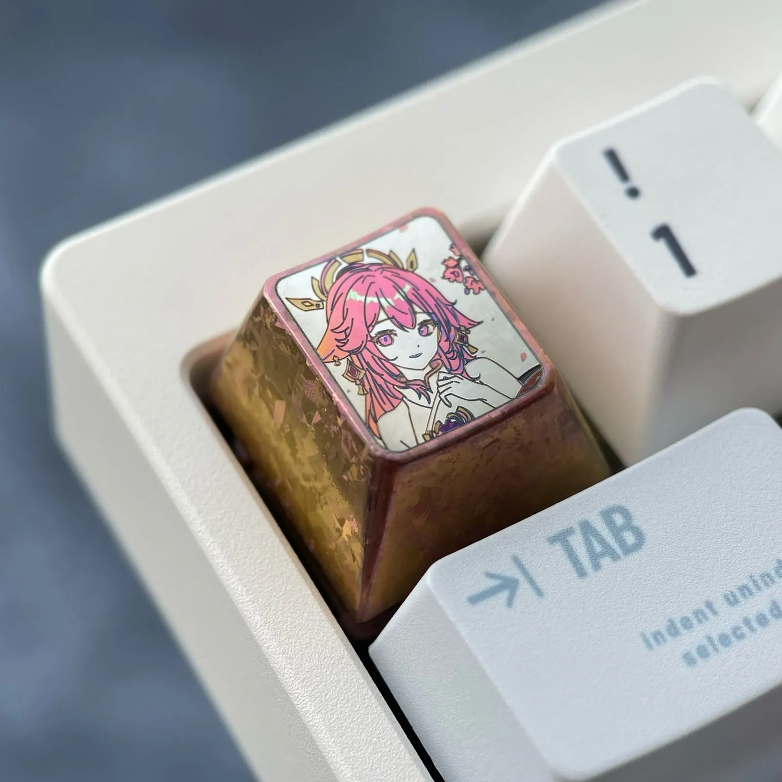 genshin-impact-happy-yae-miko-keycaps-side2