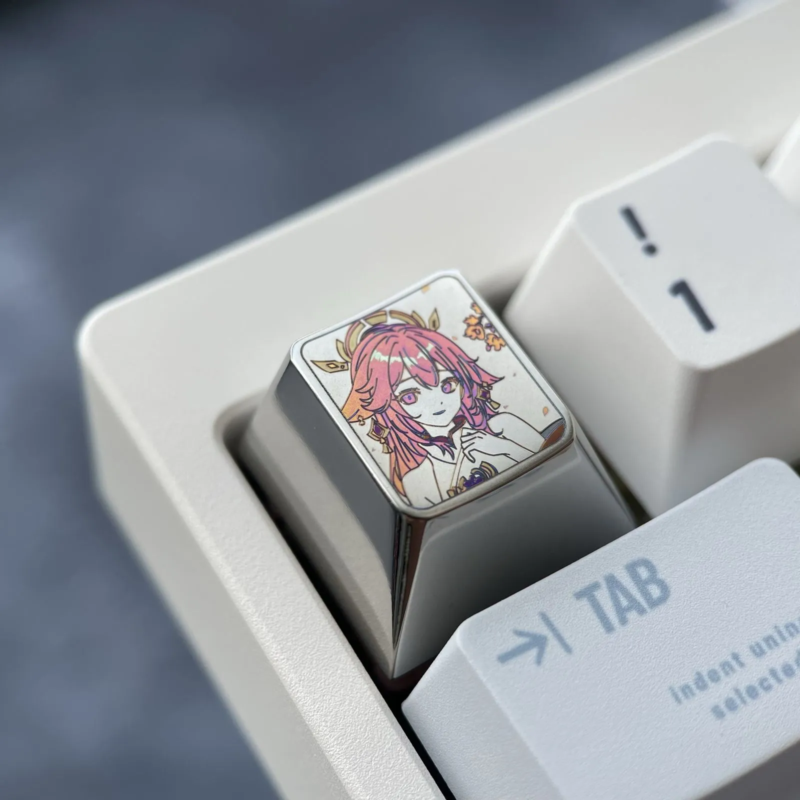 genshin-impact-happy-yae-miko-keycaps-side3