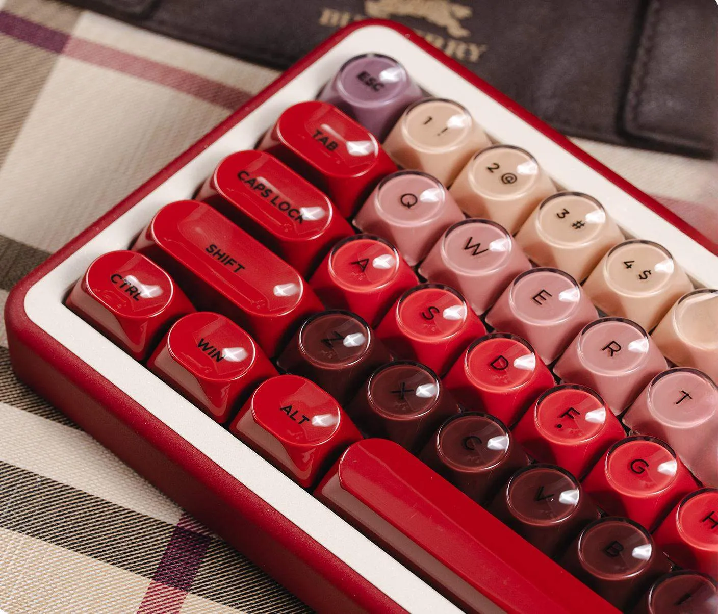 lipstick-themed-moa-keycap-set-left