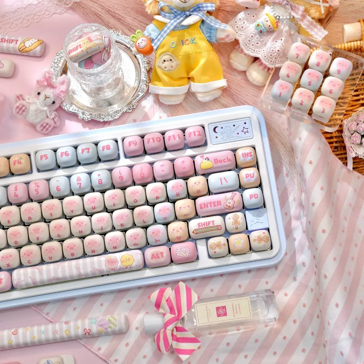 marshmallow-mog-keycap-set-right