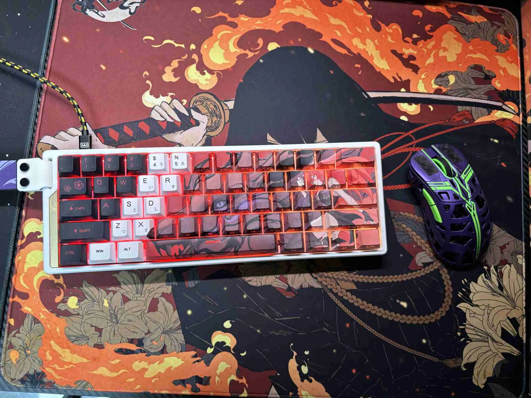 nine-tailed-fox-cherry-keycap-set-upfront2