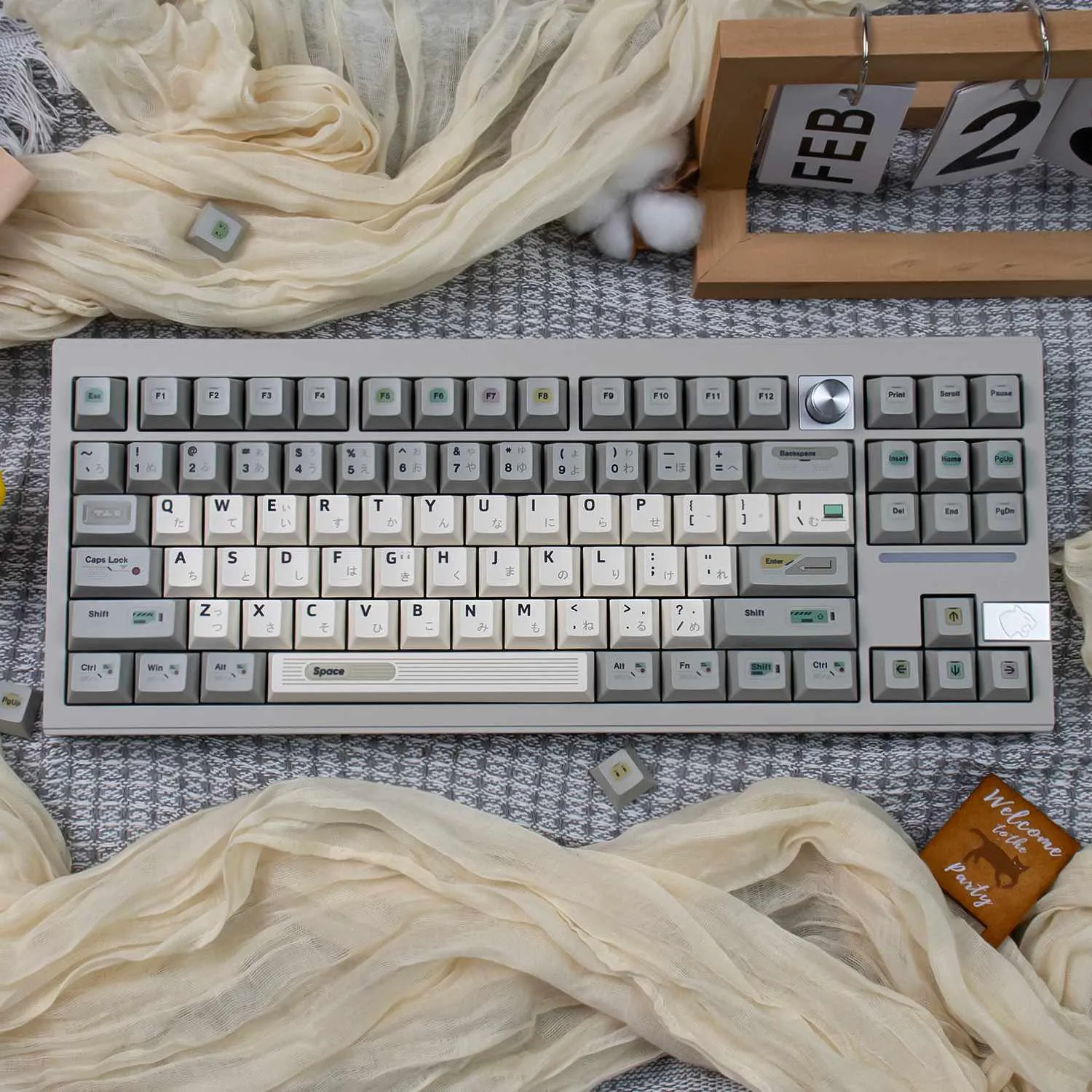 retro-elf-cherry-keycap-set-cover