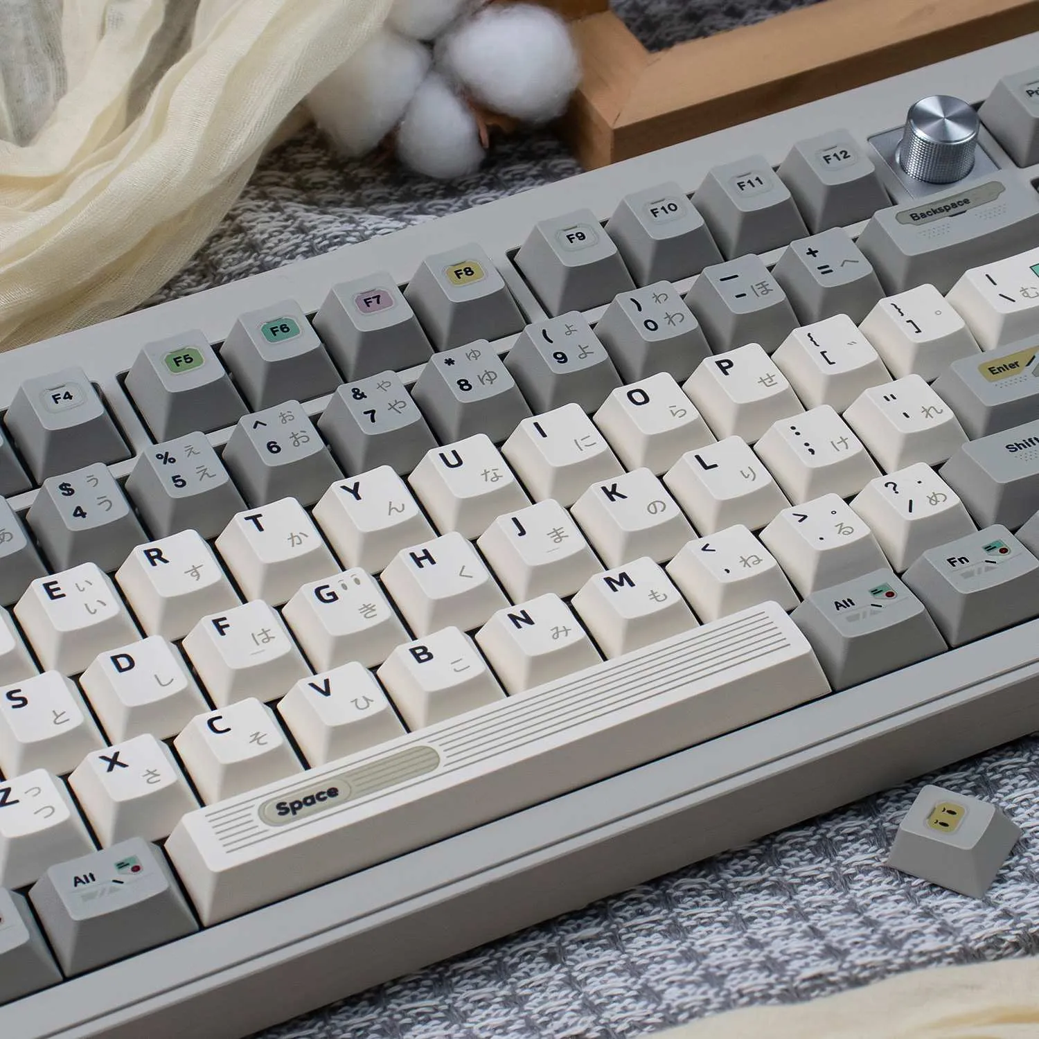 retro-elf-cherry-keycap-set-front