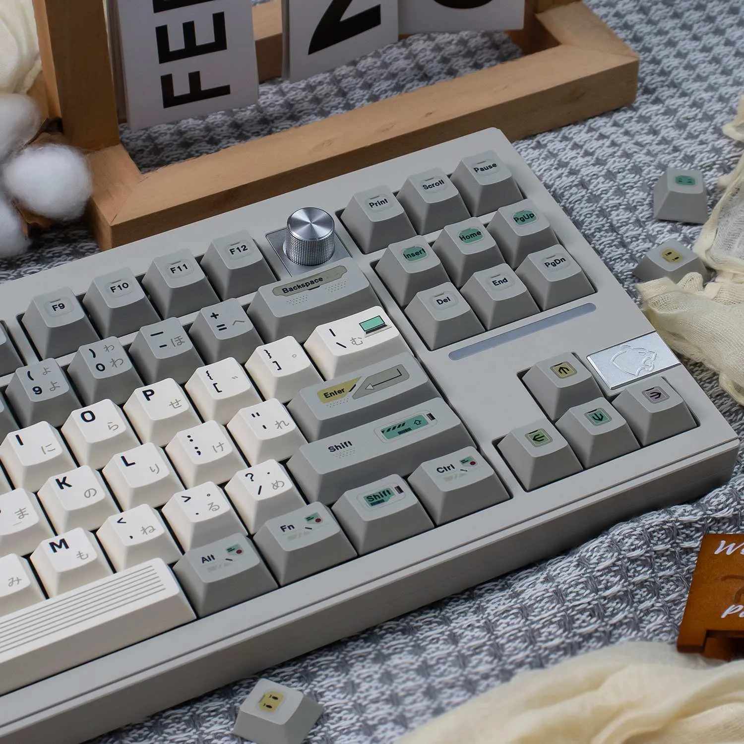 retro-elf-cherry-keycap-set-right2