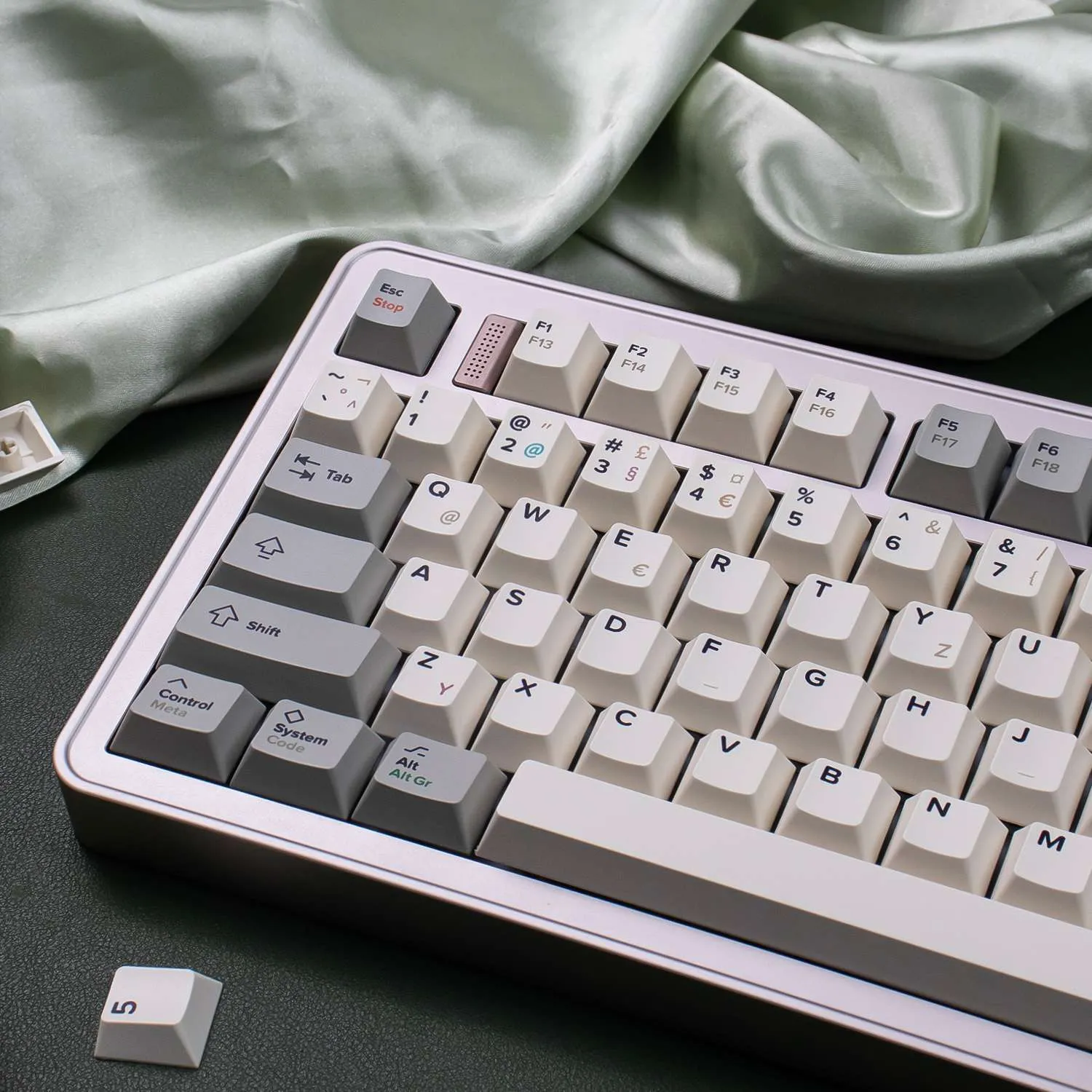 retro-modular-cherry-keycap-set-left2