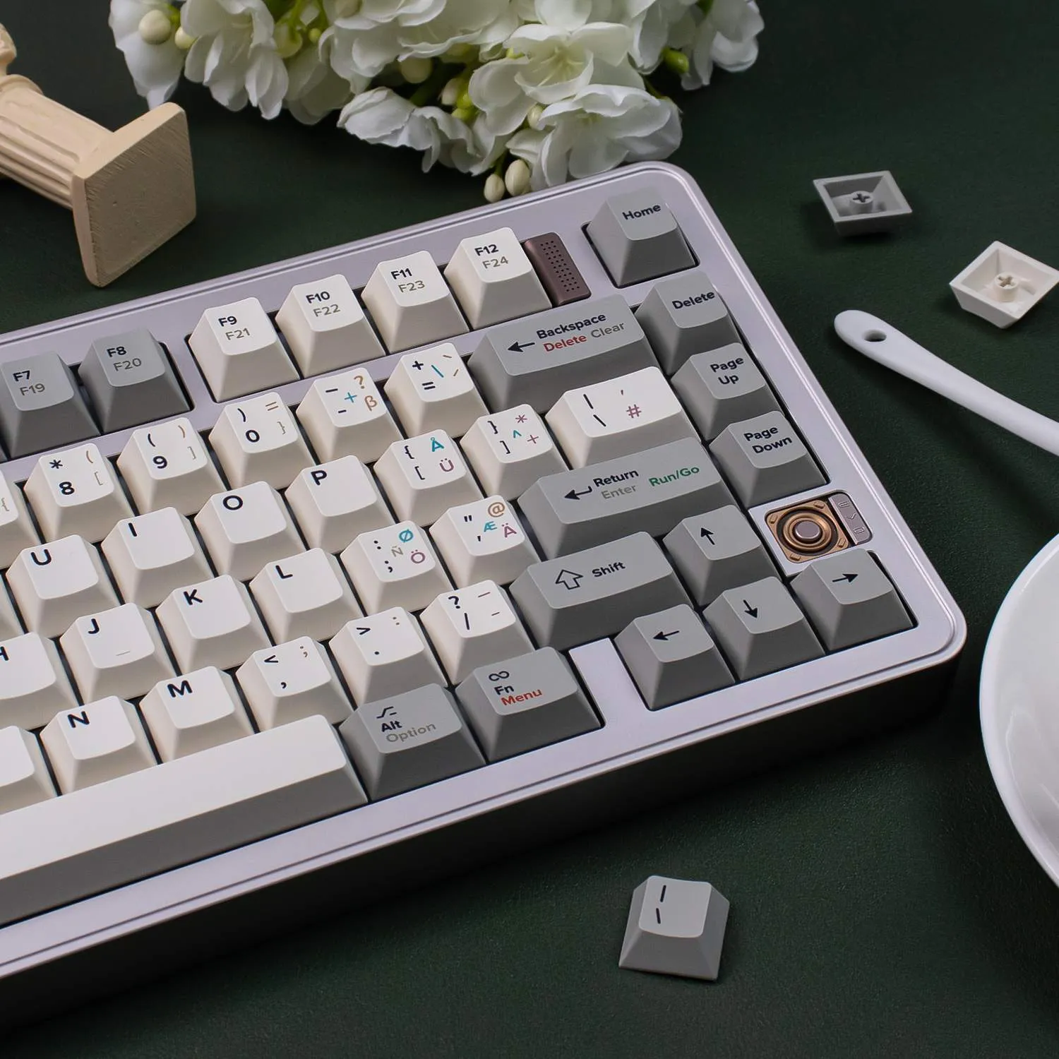 retro-modular-cherry-keycap-set-right2