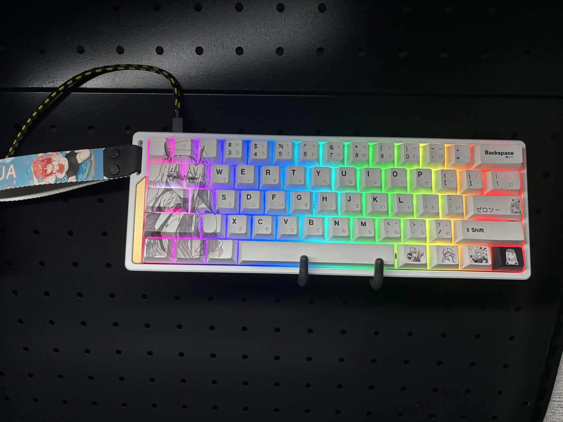 stylish-zero-two-cherry-keycap-set-upfront3