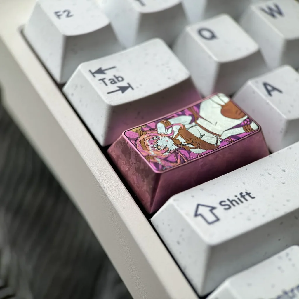 virtual-youtuber-houshou-marine-keycaps-side