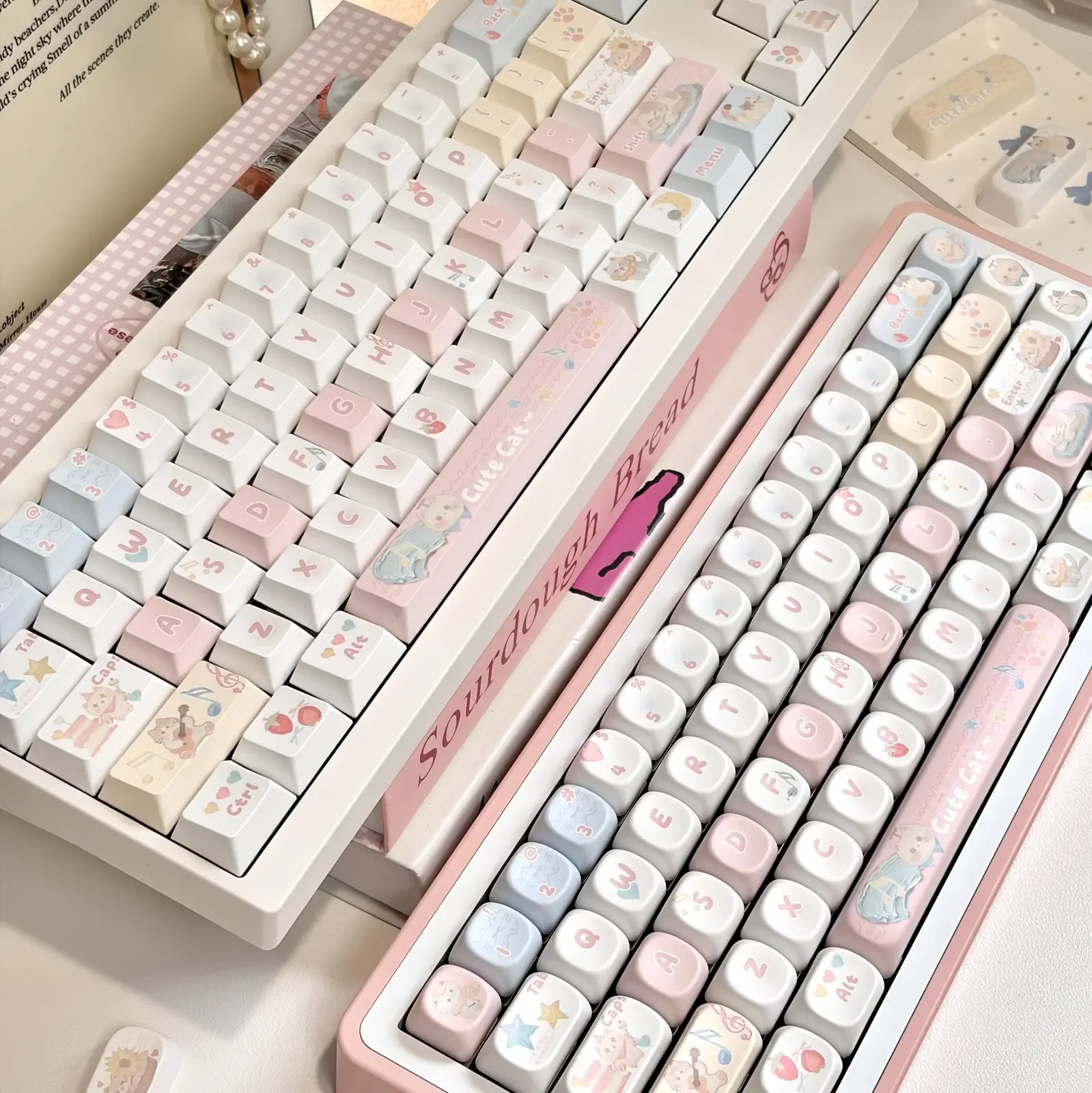 See the 147-key Artistic Fluffy Cat Keycap set gallery. Vibrant, serene oil painting designs showcase charming feline artistry from all angles.